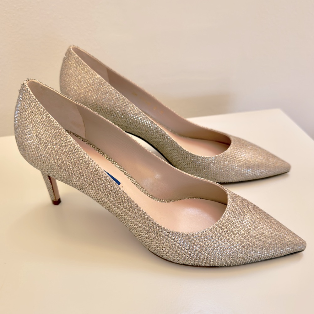 Stuart Weitzman Sparkly Gold Pump Heels - size 8

Never been worn.